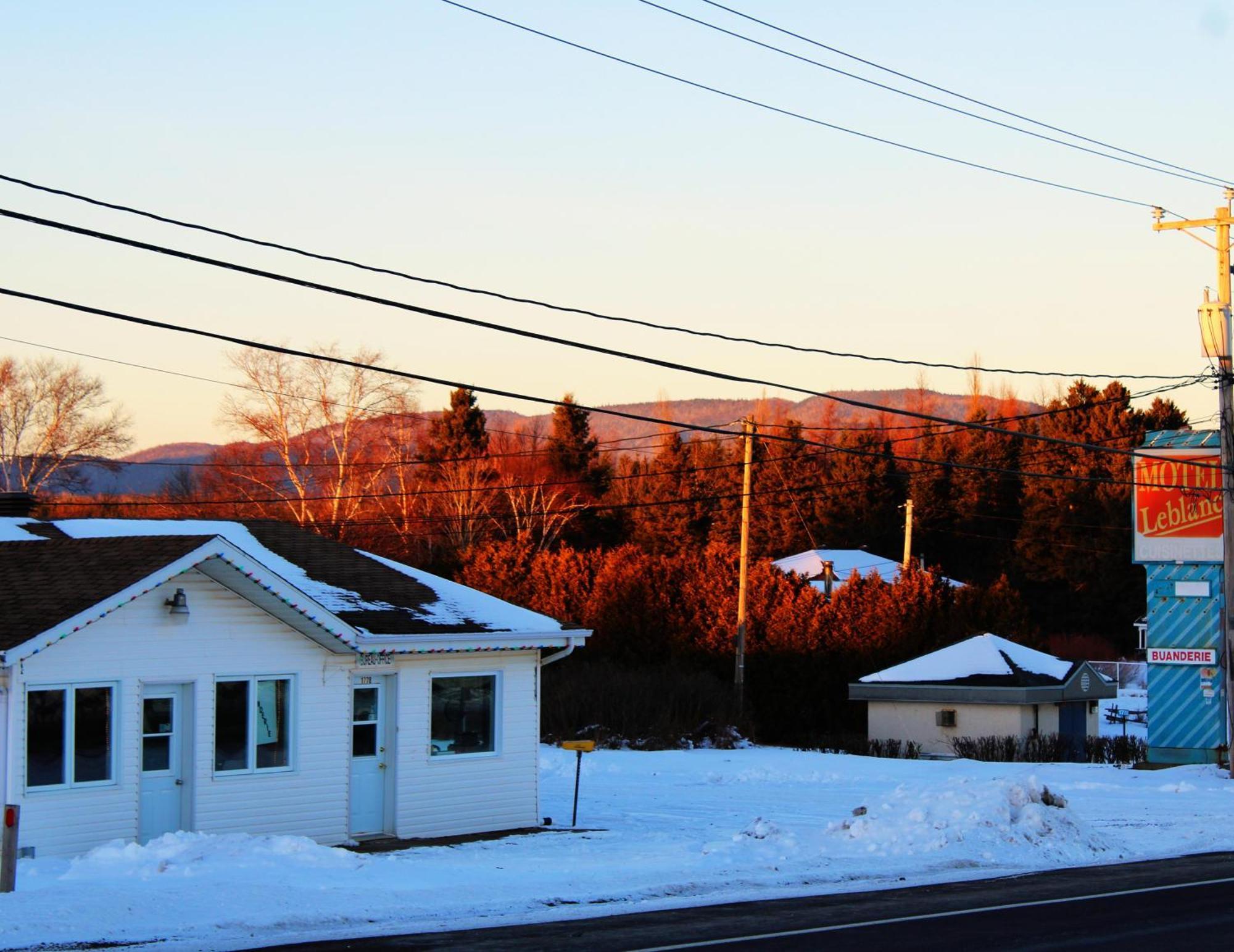 Motel Leblanc Carleton-sur-Mer Exterior photo